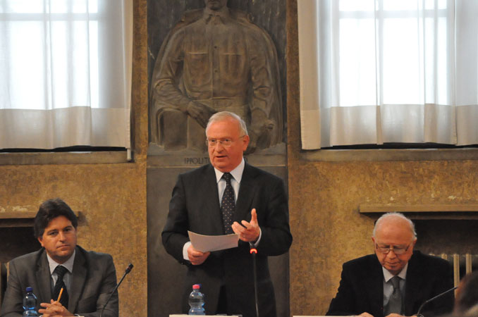 Jean Monnet Public Lecture by Luc Van den Brande, former president Committee of the Regions of the EU, president of CIVEX, special advisor to the EU Commissioner of Regional Affairs, Padua, March 2012