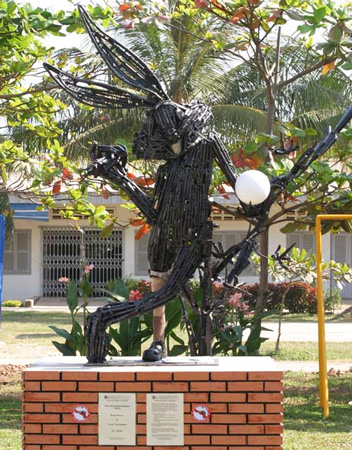 Sculpture made of small caliber weapons, used as raw material to educative laboratories for trainee blacksmiths, from the exposition "To Be Deter-mined/At Arms Length", promoted by the Cambodian government in cooperation with the European Union (1998).