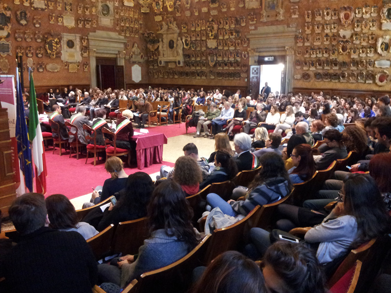 Giornata internazionale dei diritti umani 2014, Abbiamo Diritto alla Pace: il pubblico nell'Aula Magna "Galileo Galilei!" dell'Università di Padova, 10 dicembre 2014.