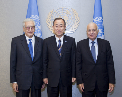 Secretary-General Ban Ki-moon (centre) meets with Nabil El Araby (right), Secretary-General of the League of Arab States, and Lakhdar Brahimi, Joint Special Representative of the UN and the League of Arab States for Syria. 27 September 2012 