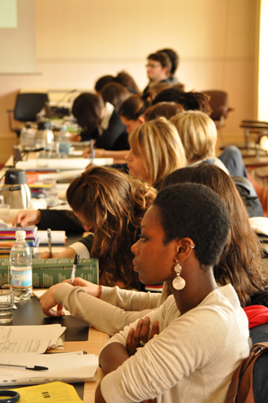 Alcuni studenti della Laurea magistrale in diritti umani dell'Università di Padova, durante una riunione presso il palazzo Wilson (Ginevra) in occasione del viaggio di studio alle Nazioni Unite (9-13 maggio 2010). 