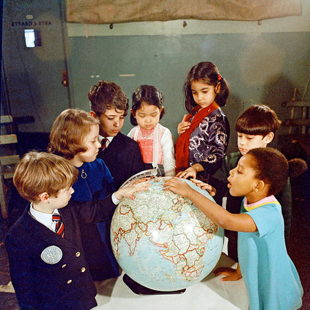 Gruppo di bambini alla scuola internazionale delle Nazioni Unite, New York