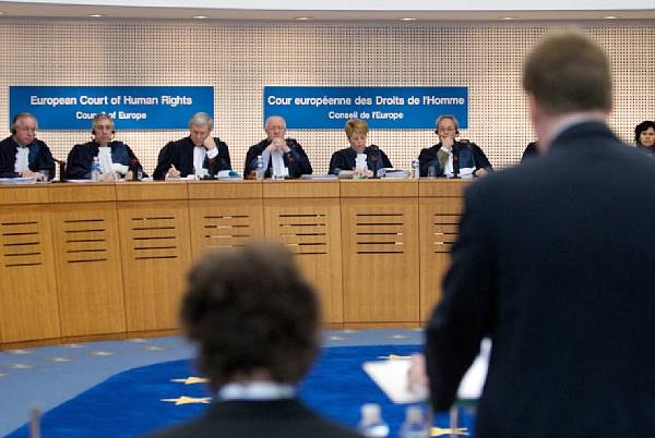 Alcuni giudici della Corte Europea per i Diritti Umani in seduta