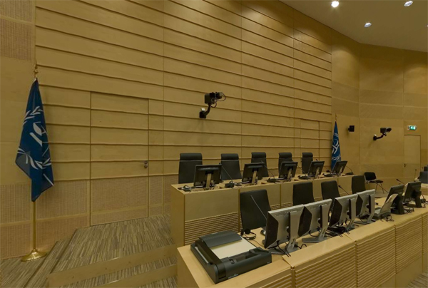 Una panoramica dell'aula vuota della Corte Penale Internazionale a L'Aia