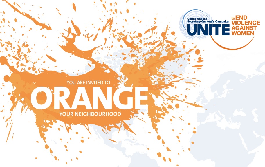 Sfondo bianco con schizzi di colore arancione e al centro scritto in inglese "Sei invitato a rendere arancione il tuo vicinato", in alto a destra logo della Campagna.