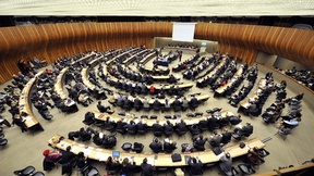 Inquadratura dall'alto della sala circolare in cui si è tenuta la decima sessione speciale del Consiglio diritti umani tenutasi a Ginevra nel 2009.