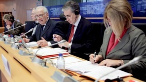 Tavolo dei lavori in occasione dell'udienza conoscitiva al Parlamento europeo per l'adesione dell'Unione Europea alla Convenzione europea dei diritti umani, Strasburgo, 18 marzo 2010.
