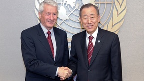 Thorbjørn Jagland, segretario generale del Consiglio d'Europa e Ban Ki-Moon, segretario generale delle Nazioni Unite, New York, 15 novembre 2010.