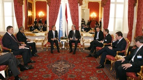 Il Segretario Generale incontra Pál Schmitt, Presidente delle Repubblica d'Ungheria nella stanza degli Specchi, Palazzo Sándor, a Budapest il 18 April 2011.