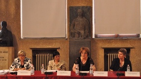 Cerimonia conclusiva del primo Corso di Alta Formazione, Università di Padova, 7 giugno 2010. Tavolo dei relatori, da sinistra: Marina Cenzon, Laura Mirachian, Amelia Goffi, Laura Cappellotto