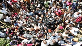 Una folla di giornalisti durante le elezioni presidenziali in Costa D'Avorio, 2010