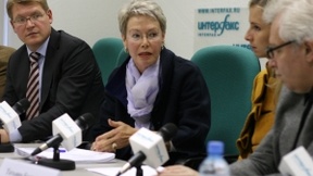 L'Ambasciatrice Heidi Tavaglini, capo della missione di osservazione elettorale in Russia dell'ODIHR/OSCE del 4 marzo 2012, annuncia l'inizio della missione elettorale alla confernza stampa a Mosca, 26 gennaio 2012