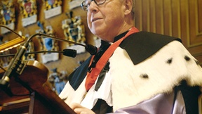 Hans Blix, ex Direttore della Missione delle Nazioni Unite in Iraq, in occasione del conferimento della Laurea ad honorem in Scienze Politiche, Università di Padova, Aula Magna "G. Galilei", 20 ottobre 2004