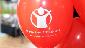 Palloncini rossi di Save the Children