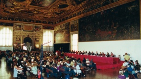 Cerimonia di inaugurazione dell'anno accademico 2001-2002 del Master Europeo in Diritti Umani e Democratizzazione, Sala dello Scrutinio di Palazzo Ducale, Venezia.