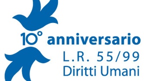 La sagoma di due colombe che si riflettono sulla scritta 10° anniversario. Logo per i 10 anni della Legge Regionale 55/1999, realizzato dalla classe IV A dell'Istituto Statale d'Arte "Bruno Munari" di Vittorio Veneto (TV)
