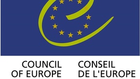 Logo istituzionale del Consiglio d'Europa, istituito il 5 maggio 1949. Il Consiglio d’Europa, con sede a Strasburgo (Francia), raggruppa oggi 47 Stati membri del continente europeo