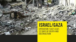 Copertina del Rapporto di Amnesty International “Israele-Gaza. Operazione "Piombo Fuso": 22 giorni di morte e distruzione”. Foto di una strada coperta di macerie circondata da edifici semi-distrutti.