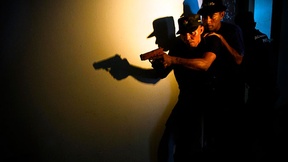 Agenti di polizia partecipano ad un'esercitazione, Timor Est, 2009