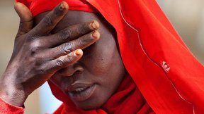 Una donna che vive nel campo di Kassab per sfollati interni a Kutum, nel Darfur settentrionale, esprime il suo dolore per l'aumento degli stupri nella zona.