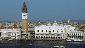 Vista di Palazzo Ducale e dell campanile di San Marco, Venezia. La città è stata dichiarata Patrimonio mondiale dell'umanità UNESCO.