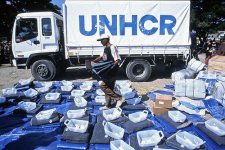 Distribuzione di aiuti a cura dell'Alto Commissario delle Nazioni Unite per i Rifugiati