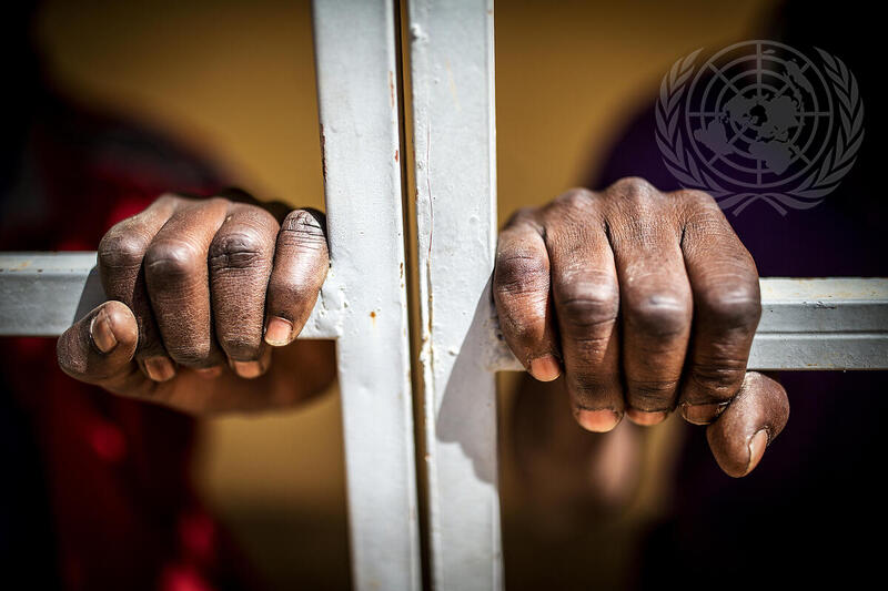 The Justice and Correction Section of the United Nations Multidimensional Integrated Stabilization Mission in Mali (MINUSMA) supports a gardening project in the local jail in Sevare, which allows prisoners to grow their own food and to garnish a small income from the sale of that which they produce.
Here, the hands of two prisoners who participate in the project. Their faces are not shown in order to respect their privacy and protect their identity.