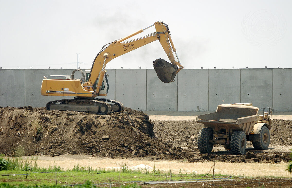 Throughout 2003, the Government of Israel continued the planning and construction of the separation wall in the West Bank.