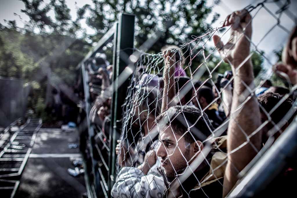 Richiedenti asilo Profughi, richiedenti asilo alla frontiera. Foto di Sandor Csuda