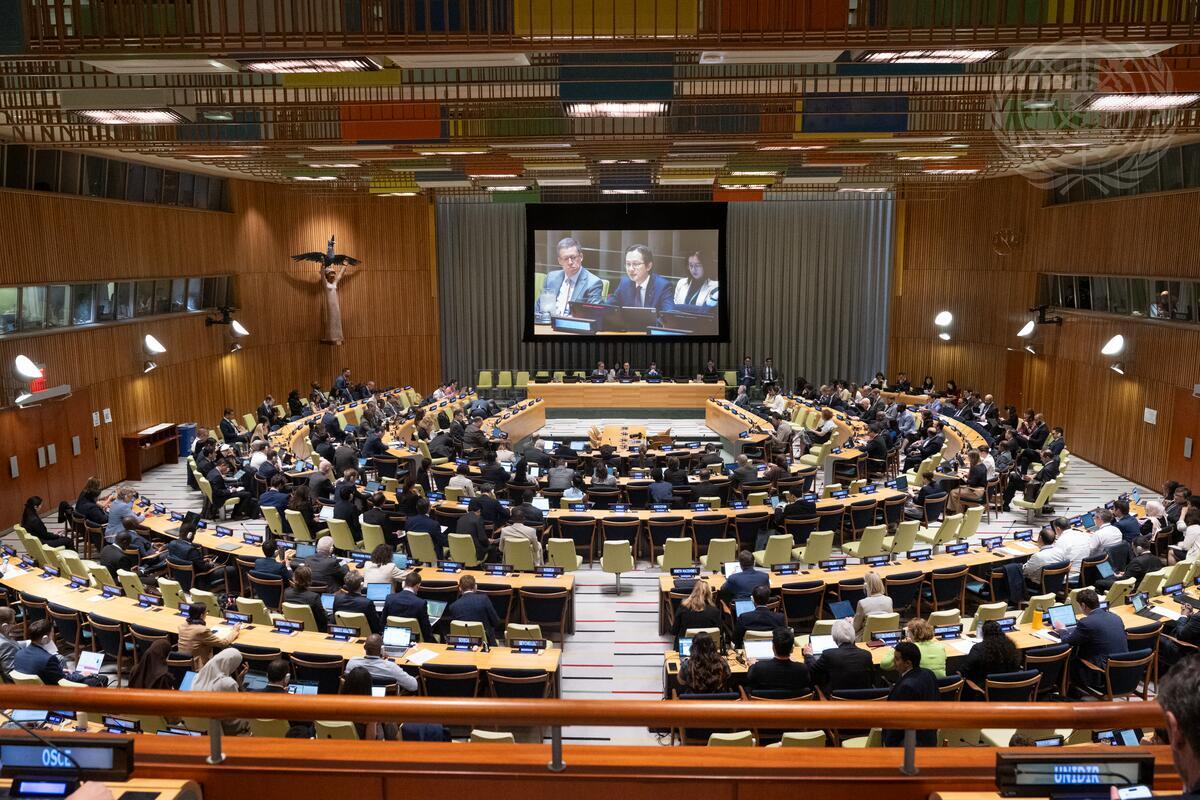 A wide view of the meeting of the 2026 Review Conference of the Parties to the Treaty on the Non-Proliferation of Nuclear Weapons (27 April-22 May). At centre on screen is Do Hung Viet, President of the Eleventh Review Conference of the Parties to the Treaty on the Non-Proliferation of Nuclear Weapons and Permanent Representative of the Socialist Republic of Viet Nam to the United Nations.