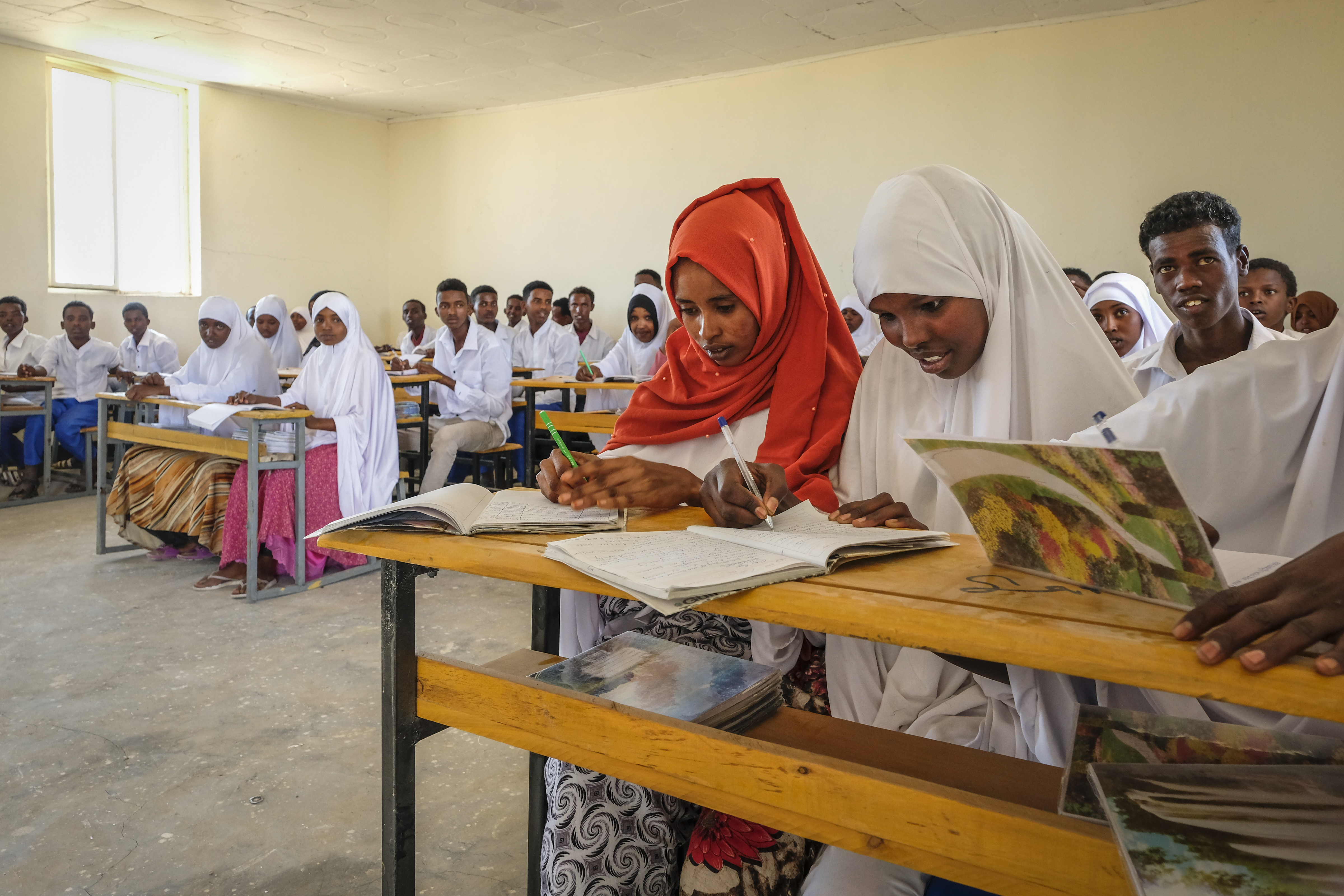 Classe della scuola superiore costruita nel villaggio di Darwoanji