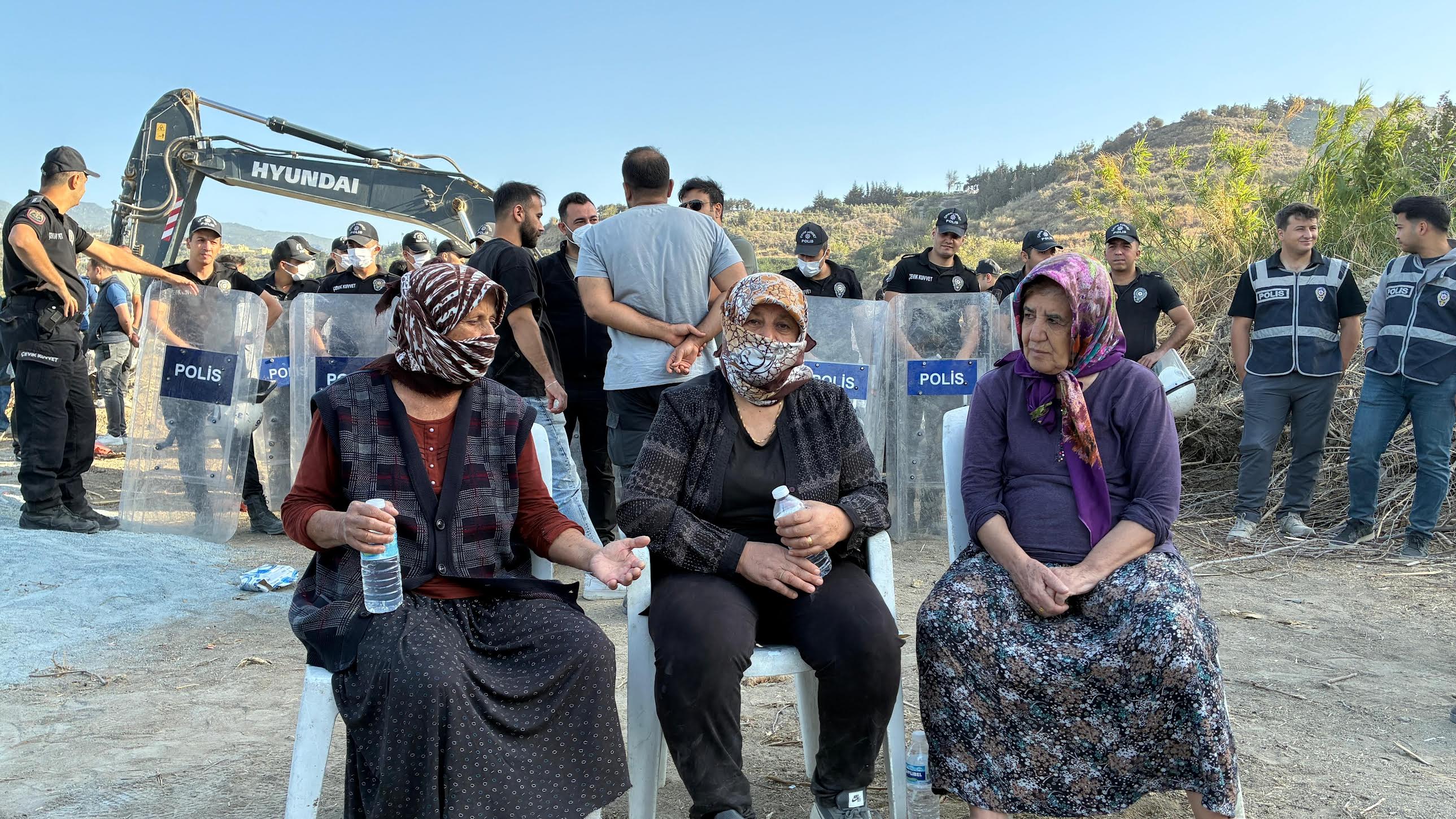 Sit- in protest and resistance against security forces