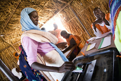 North Darfur Woman Votes in Sudanese National Elections, april 2010