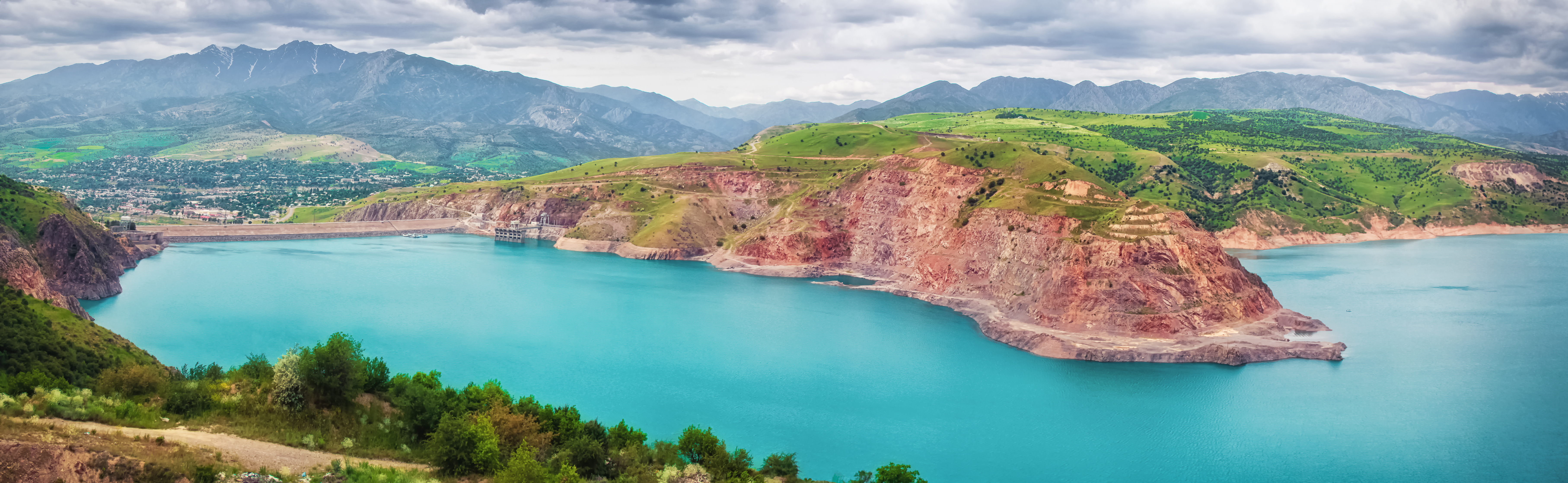 Panoramic view of Lake Charvak, a huge artificial reservoir created by erecting a stone dam on the Chirchiq River - 
Uzbekistan