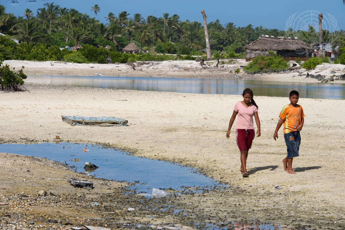 Locals in Tebikenikora, a village in the Pacific island nation of Kiribati.
Secretary-General Ban Ki-moon visited the area to discuss villagers’ concerns about the effects of climate change on their low-lying land.