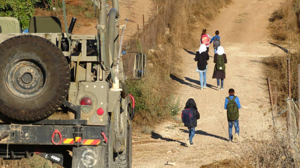 palestinian_children_on_their_way_to_school