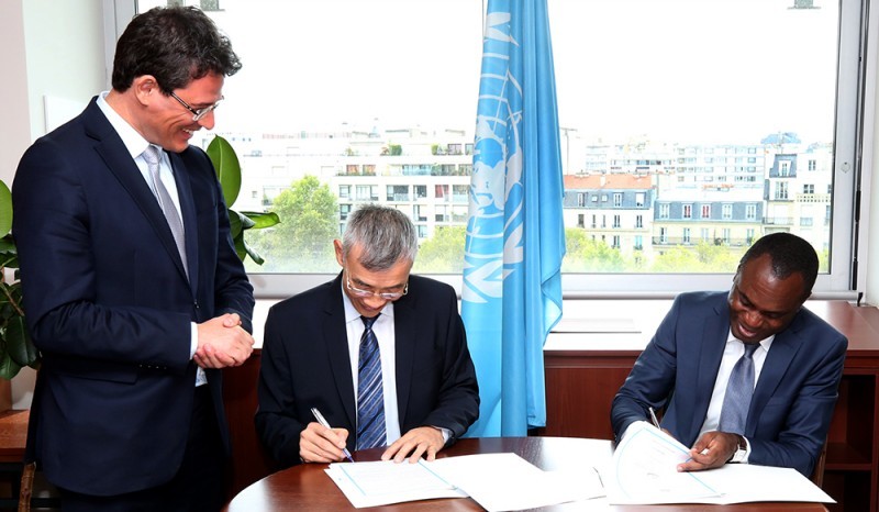 UNESCOs-Deputy-Director-General-Xing-Qu-and-President-of-the-African-Court-Justice-Sylvain-Or-signing-the-Memorandum-of-Understandingjpg_1