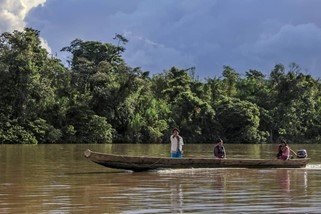 Locals navigating the Atrato River